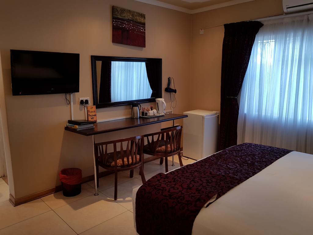 Batho Pele Lodge Габороне Екстериор снимка