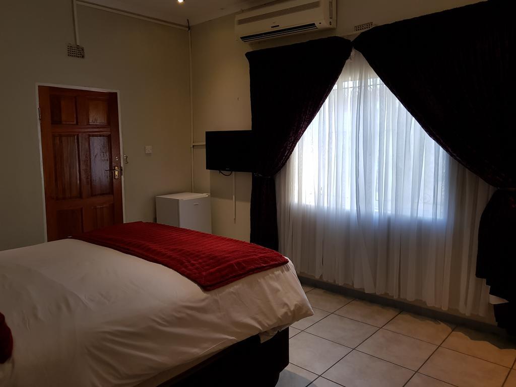 Batho Pele Lodge Габороне Екстериор снимка